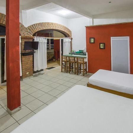 Traditional Sierra Leon Oceanfront Rooms - Adults Only Puerto Vallarta Esterno foto